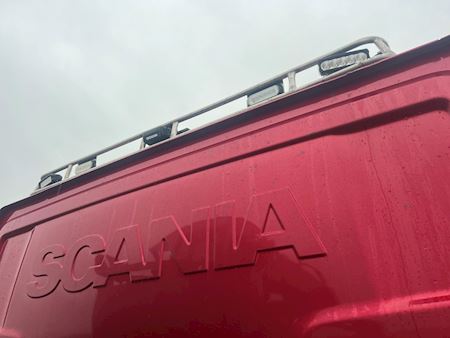 Scania R650 6x4 m. aftagelig kran Trækker