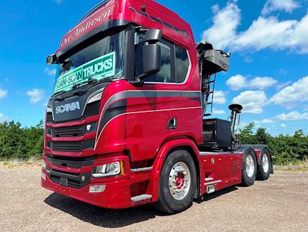 Scania R650 6x4 m. aftagelig kran Trækker