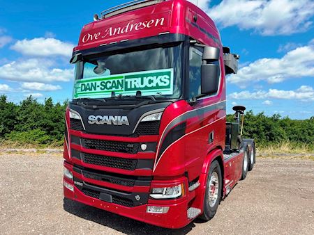 Scania R650 6x4 m. aftagelig kran Trækker