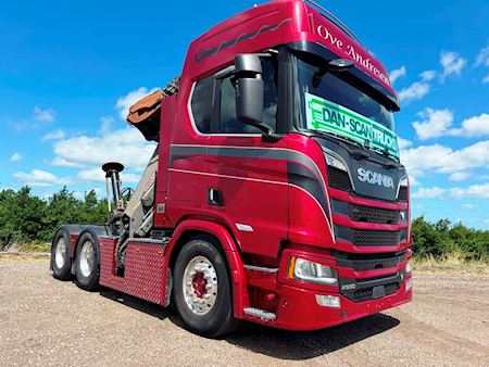 Scania R650 6x4 m. aftagelig kran Trækker