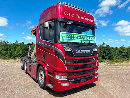 Scania R650 6x4 m. aftagelig kran Trækker