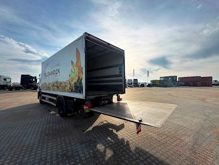 Scania P230 med lift Fast kasse