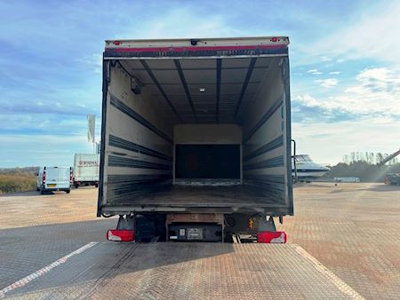 Scania P230 med lift Fast kasse