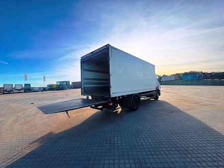 Scania P230 med lift Fast kasse