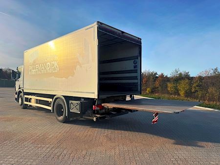 Scania P230 med lift Fast kasse