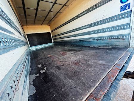 Scania P230 med lift Fast kasse