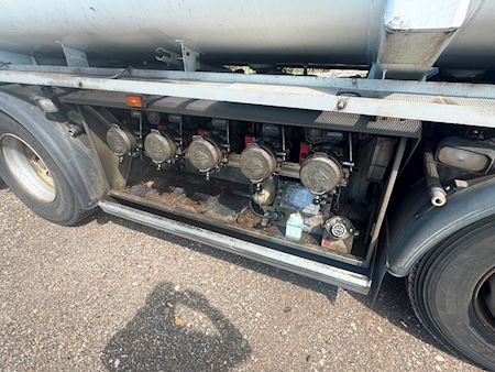 Scania P380 8x2*6 ADR/FL 24200L Tankopbygning