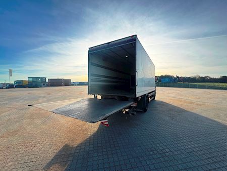 Scania P230 med lift Fast kasse