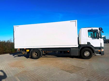 Scania P230 med lift Fast kasse