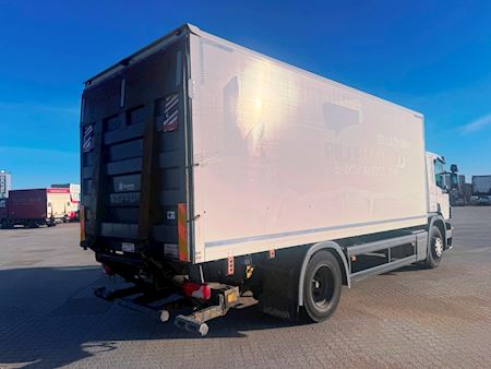 Scania P230 med lift Fast kasse