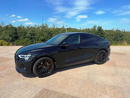 Audi Q8 E-Tron 55 Black edition Personbiler