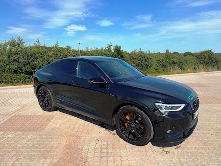 Audi Q8 E-Tron 55 Black edition Personbiler