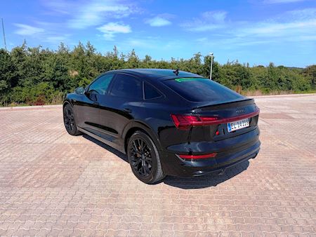 Audi Q8 E-Tron 55 Black edition Personbiler