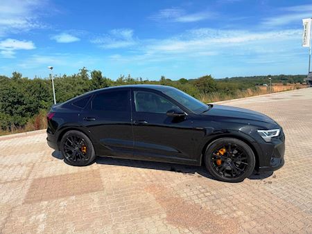 Audi Q8 E-Tron 55 Black edition Personbiler