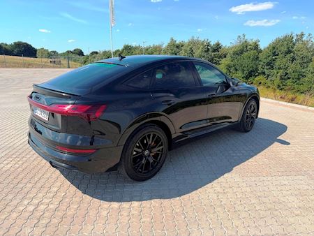 Audi Q8 E-Tron 55 Black edition Personbiler
