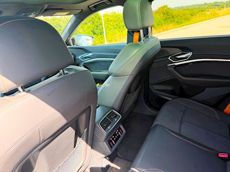 Audi Q8 E-Tron 55 Black edition Personbiler