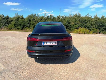 Audi Q8 E-Tron 55 Black edition Personbiler