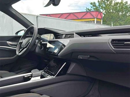 Audi Q8 E-Tron 55 Black edition Personbiler