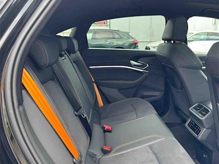 Audi Q8 E-Tron 55 Black edition Personbiler