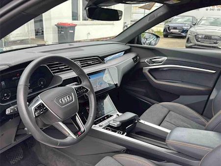 Audi Q8 E-Tron 55 Black edition Personbiler