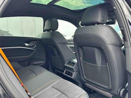 Audi Q8 E-Tron 55 Black edition Personbiler