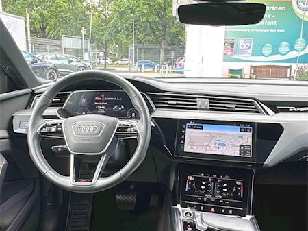 Audi Q8 E-Tron 55 Black edition Personbiler