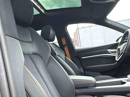 Audi Q8 E-Tron 55 Black edition Personbiler