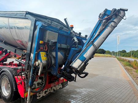 Scania R580 selv kørende med asfalt lad Kroghejs