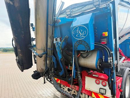 Scania R580 selv kørende med asfalt lad Kroghejs
