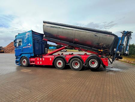 Scania R580 selv kørende med asfalt lad Kroghejs