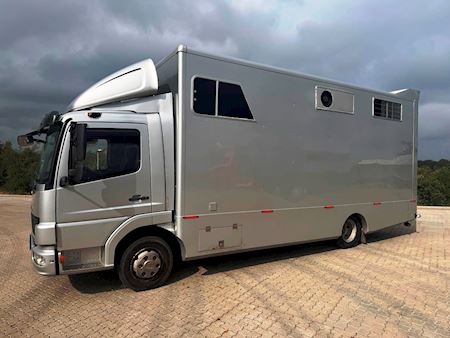 Mercedes Atego 918L 4stk heste med living Hestetransporter