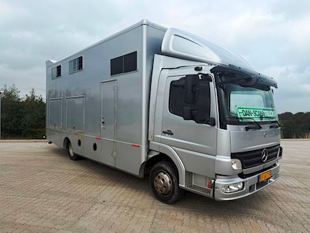 Mercedes Atego 918L 4stk heste med living Hestetransporter