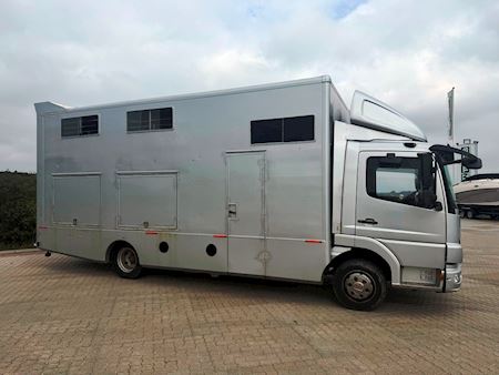 Mercedes Atego 918L 4stk heste med living Hestetransporter
