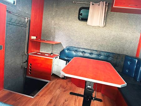 Mercedes Atego 918L 4stk heste med living Hestetransporter