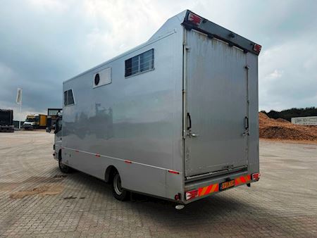 Mercedes Atego 918L 4stk heste med living Hestetransporter