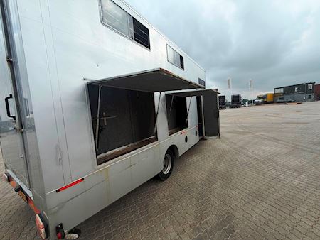 Mercedes Atego 918L 4stk heste med living Hestetransporter