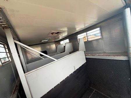 Mercedes Atego 918L 4stk heste med living Hestetransporter