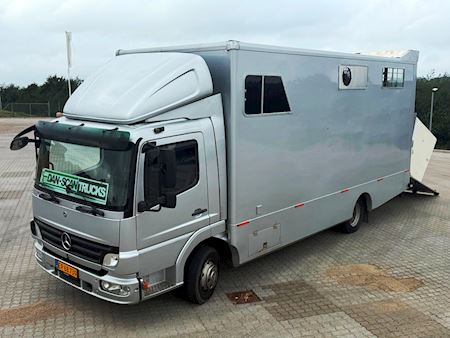 Mercedes Atego 918L 4stk heste med living Hestetransporter