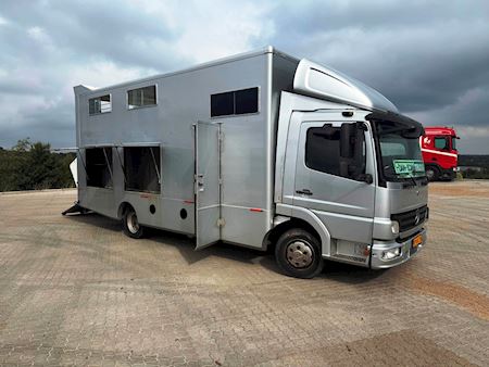 Mercedes Atego 918L 4stk heste med living Hestetransporter