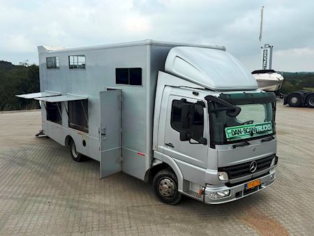 Mercedes Atego 918L 4stk heste med living Hestetransporter