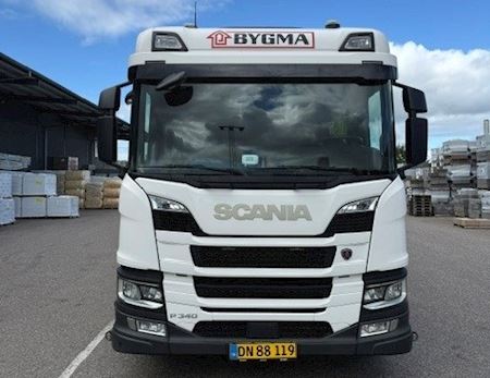Scania P340 GAS med 2820 kran Kran