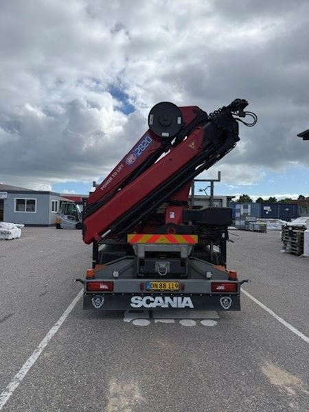 Scania P340 GAS med 2820 kran Kran