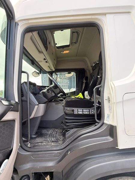 Scania P340 GAS med 2820 kran Kran
