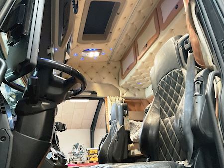 Mercedes 3256 8x4*4 Hiab 302 kran inkl. kærre Tip/kran